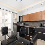 Stylish 2 Bedroomed Apartment *