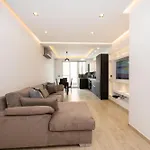 Apartment Stylish 2 Bedroomed *