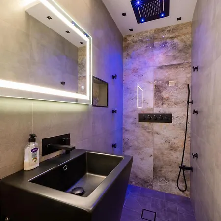 Stylish 2 Bedroomed 그지라