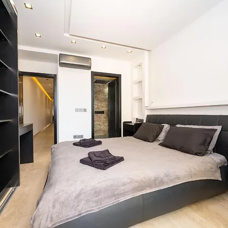 Stylish 2 Bedroomed *