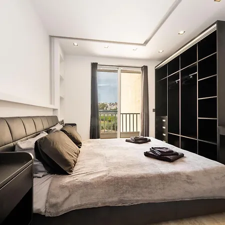 Stylish 2 Bedroomed דירה *